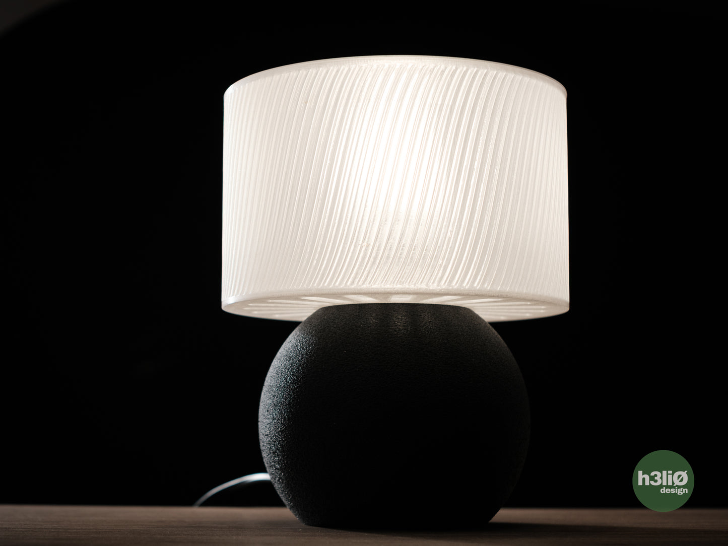 Sines Tischlampe – Sanftes Licht für deinen Schreibtisch