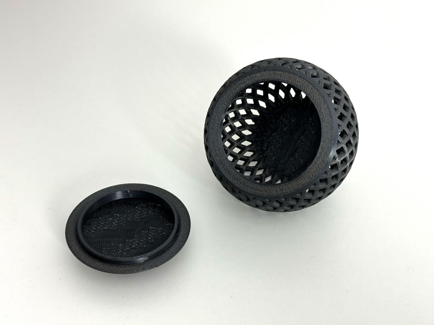 Gewebte Weihnachtskugeln 3er-Set – Geflochtene Festtags-Ornamente für den Baum