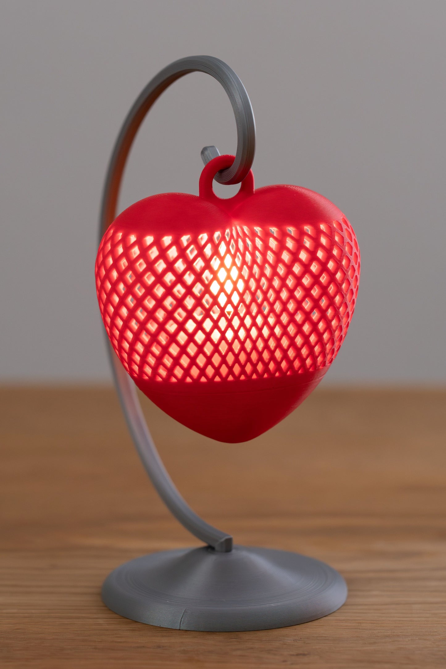 Herzlicht am Haken – Anhänger-Lampe mit Liebesglanz