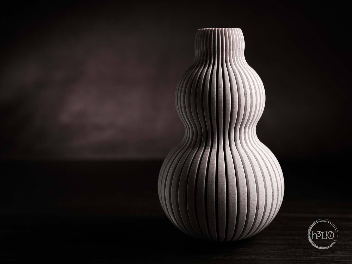 Nimbus Vase – Geriffelte Eleganz für Blumen