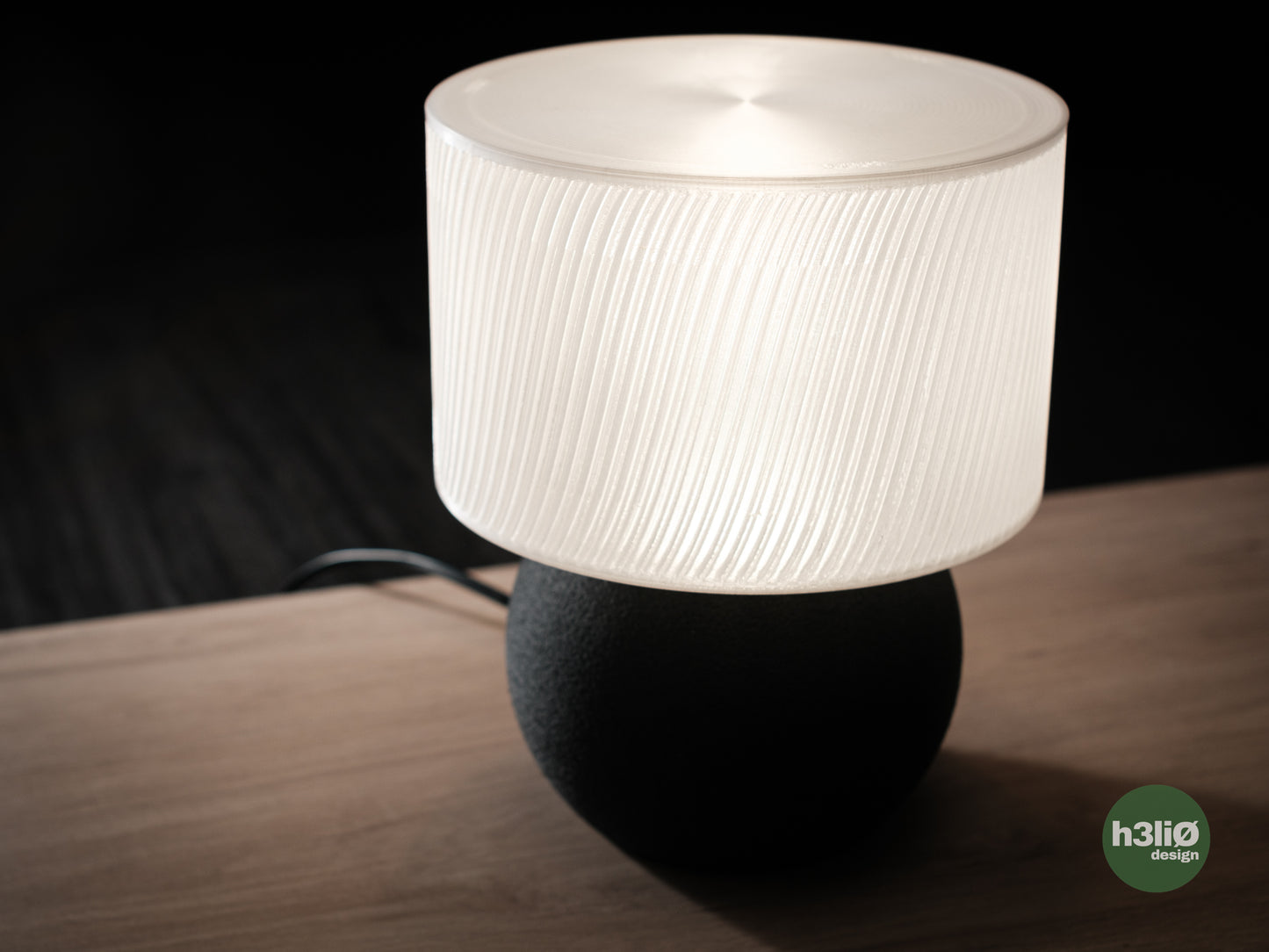 Sines Tischlampe – Sanftes Licht für deinen Schreibtisch