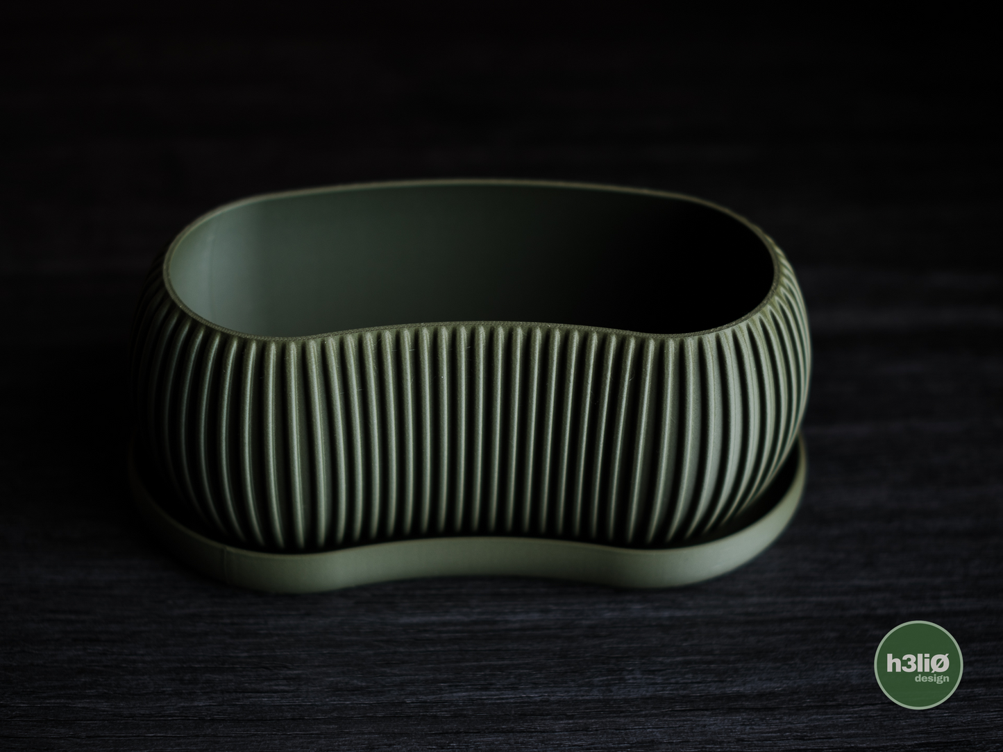 Terra Pflanzgefäß – Geripptes 3D-Design für elegante Grünflächen