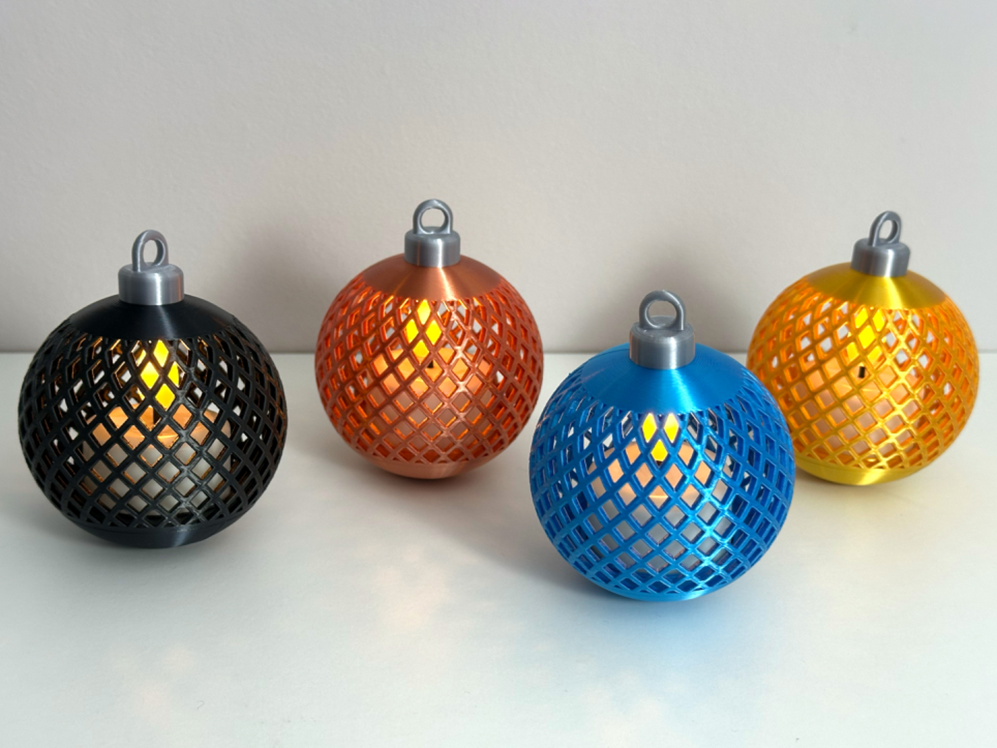 Gewebte Weihnachtskugeln 3er-Set – Geflochtene Festtags-Ornamente für den Baum